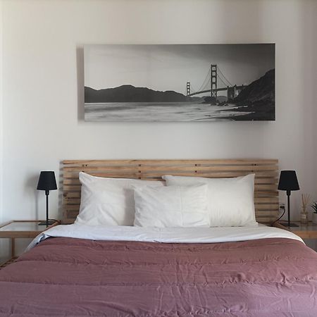 Myron Apartments Atene Esterno foto