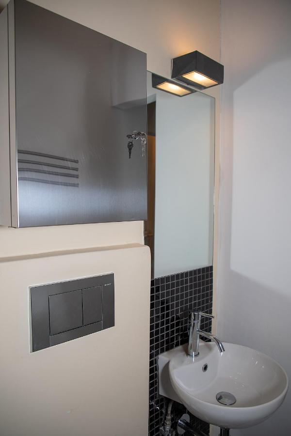 Myron Apartments Atene Esterno foto