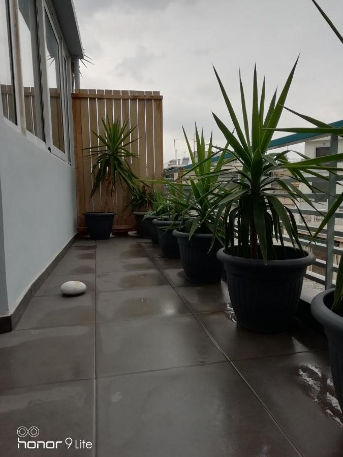 Myron Apartments Atene Esterno foto