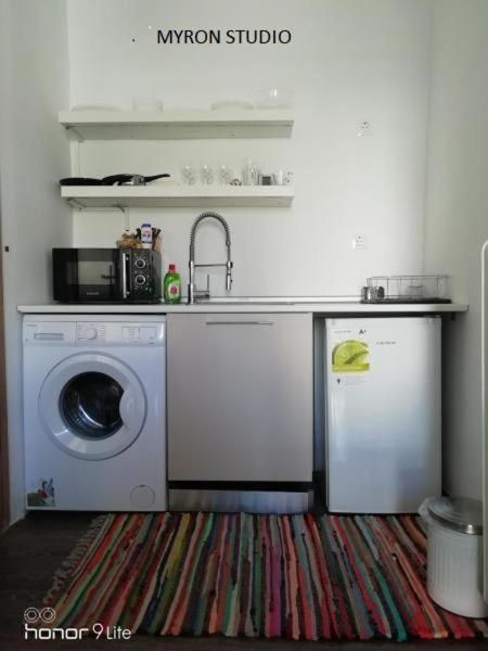 Myron Apartments Atene Esterno foto