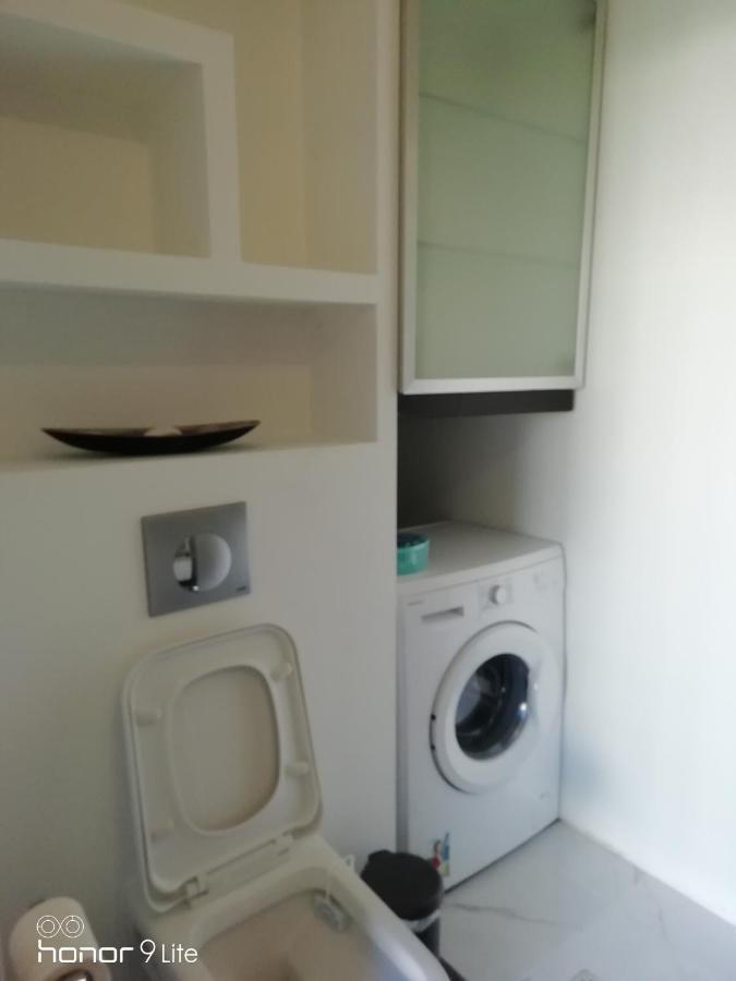 Myron Apartments Atene Esterno foto