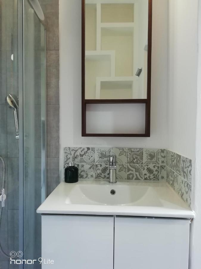 Myron Apartments Atene Esterno foto