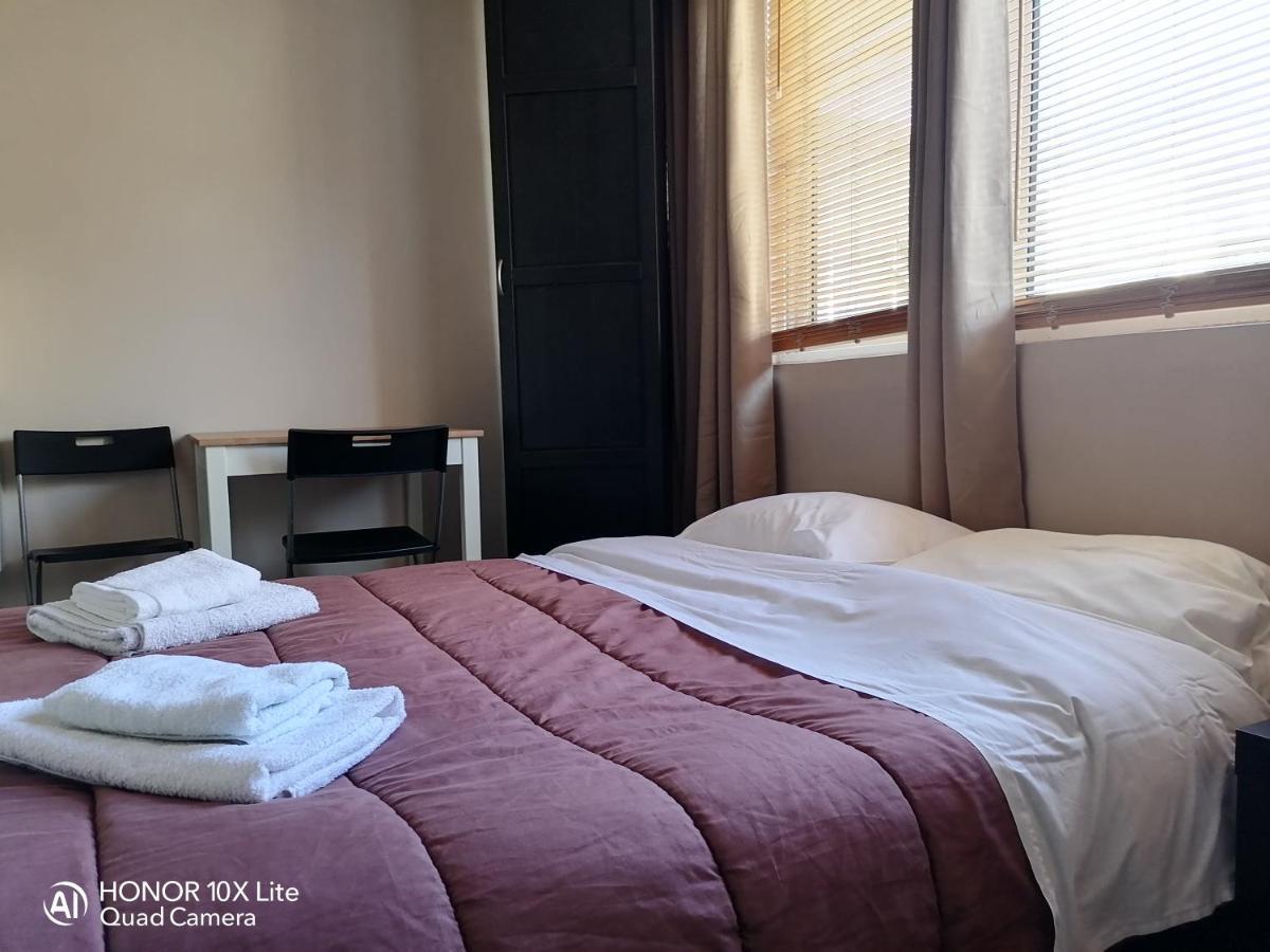 Myron Apartments Atene Esterno foto
