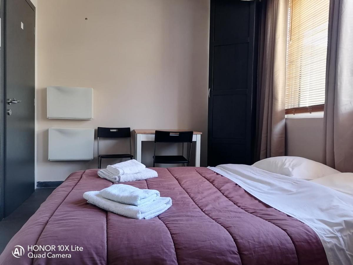 Myron Apartments Atene Esterno foto