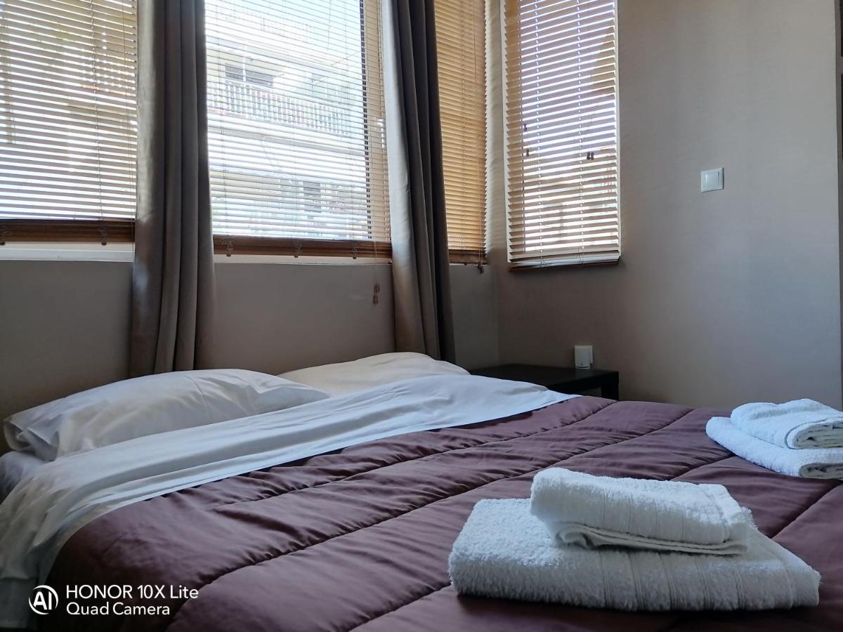 Myron Apartments Atene Esterno foto