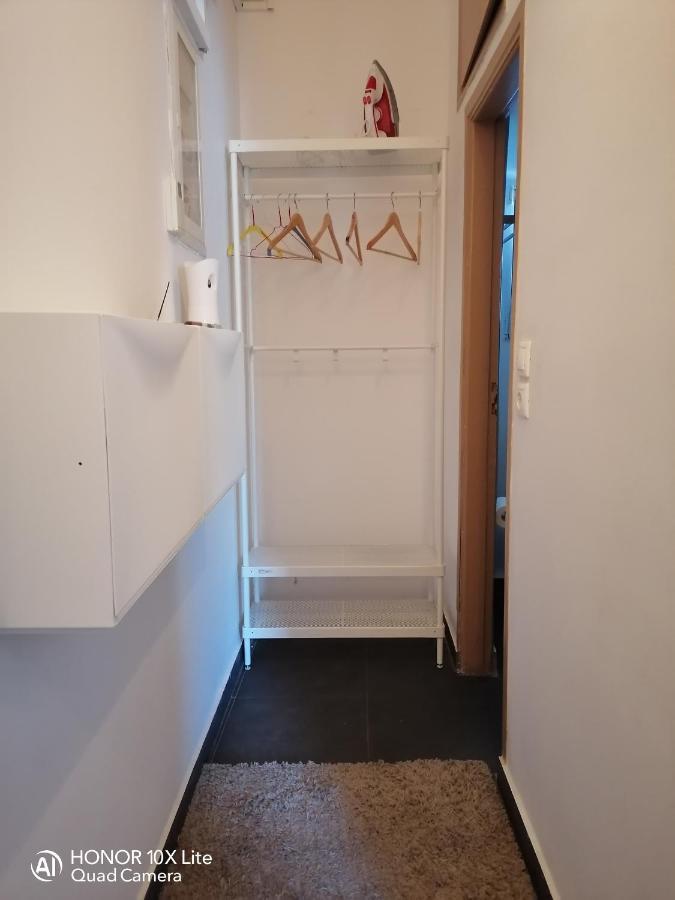 Myron Apartments Atene Esterno foto