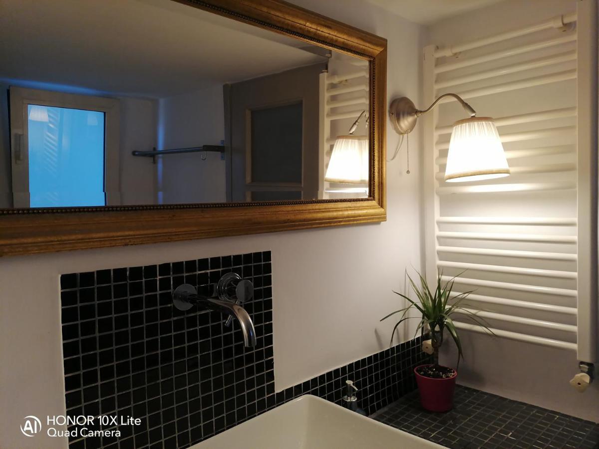 Myron Apartments Atene Esterno foto