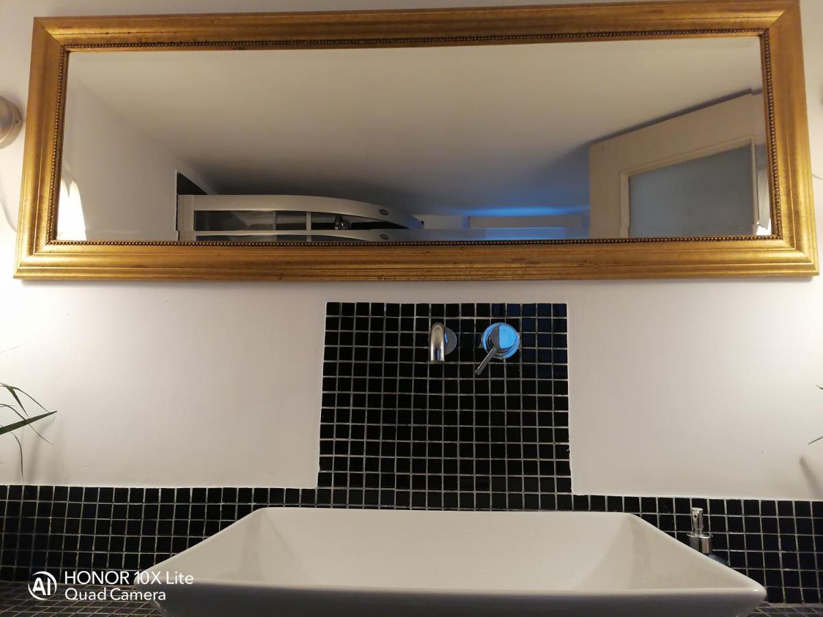 Myron Apartments Atene Esterno foto