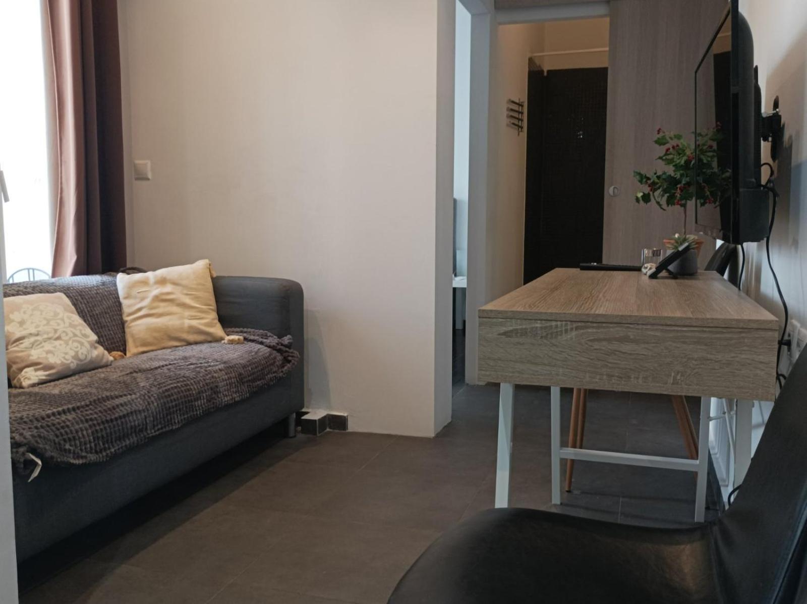 Myron Apartments Atene Esterno foto