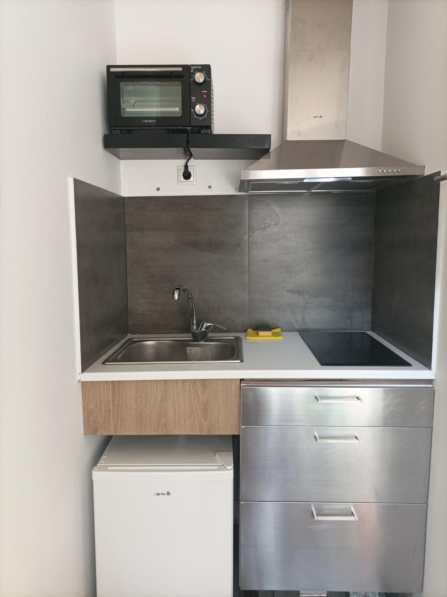 Myron Apartments Atene Esterno foto
